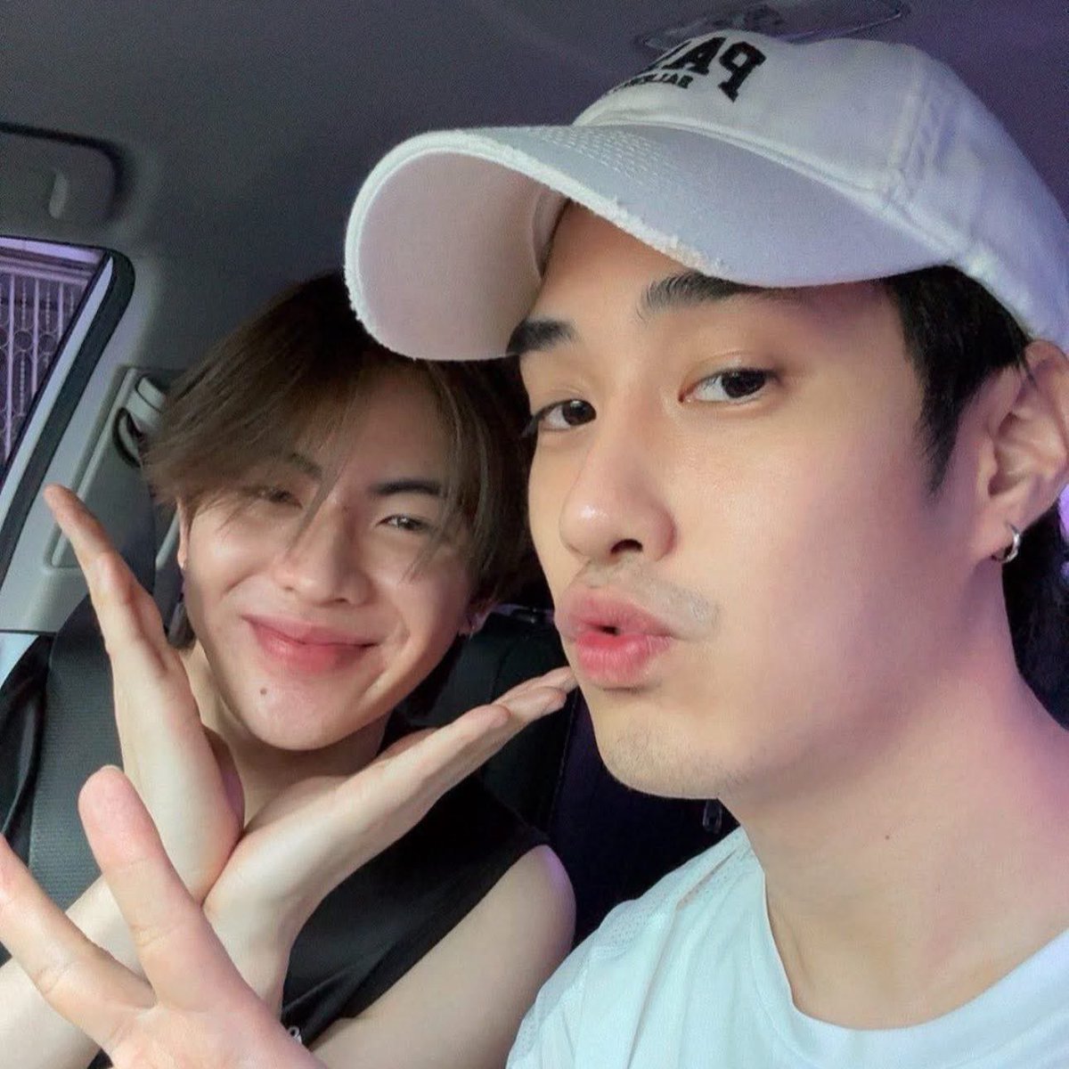emflaek's tweet photo. แร้วนี่เข้าใจนี่ปร้ะะะะะ กลิ่นมันมีมาตลอดด้วยซ้ำนะ ฟอสระแอนออออ อ่านว่าอะไรเร้วๆๆๆๆๆๆ😭

#TleFirstOne #เติ้ลเฟิร์สวัน https://t.co/UuukFeDaJZ