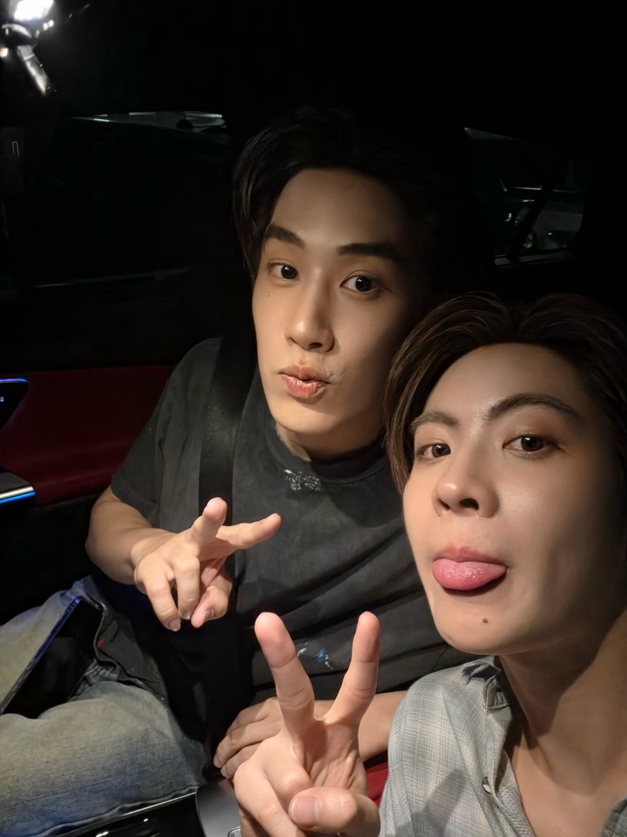 emflaek's tweet photo. แร้วนี่เข้าใจนี่ปร้ะะะะะ กลิ่นมันมีมาตลอดด้วยซ้ำนะ ฟอสระแอนออออ อ่านว่าอะไรเร้วๆๆๆๆๆๆ😭

#TleFirstOne #เติ้ลเฟิร์สวัน https://t.co/UuukFeDaJZ