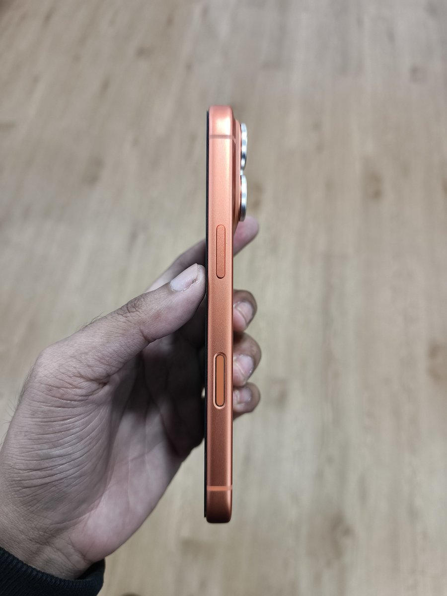 saipullahhhh's tweet photo. iPhone 17 Pro 256GB dah masuk kedai gais.

Condition memang tiptop.
Performance memang padu dengan kamera Pro dan design premium.

Kalau tengah cari iPhone flagship terbaru dengan storage 256GB, ini antara pilihan terbaik untuk upgrade.

Harga RM4,500 dan masih boleh nego https://t.co/LlscUKftBB