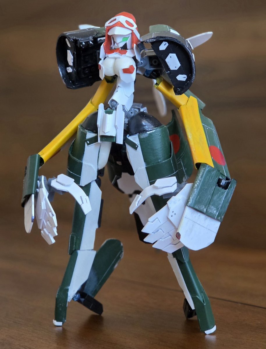 ILOVEINNOKOmk3's tweet photo. 「零式艦上戦闘姫」

百均の材料で作った零戦から3段変形するロボ娘(再掲) https://t.co/giTYDFLBNr