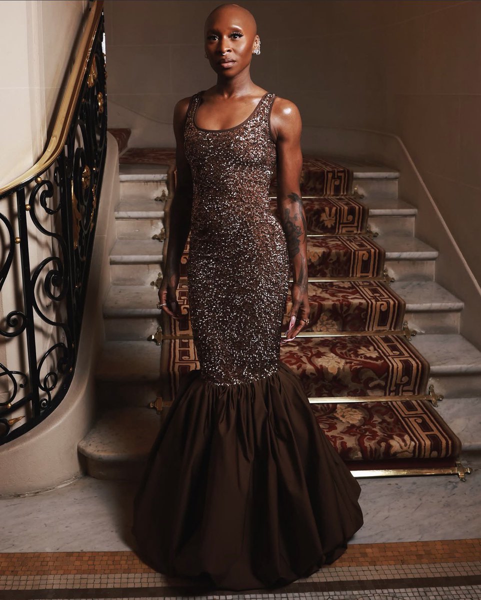 ccooaee's tweet photo. she looks like she’d taste like the richest chocolate cake ever made https://t.co/T4LG3Y2t8L
