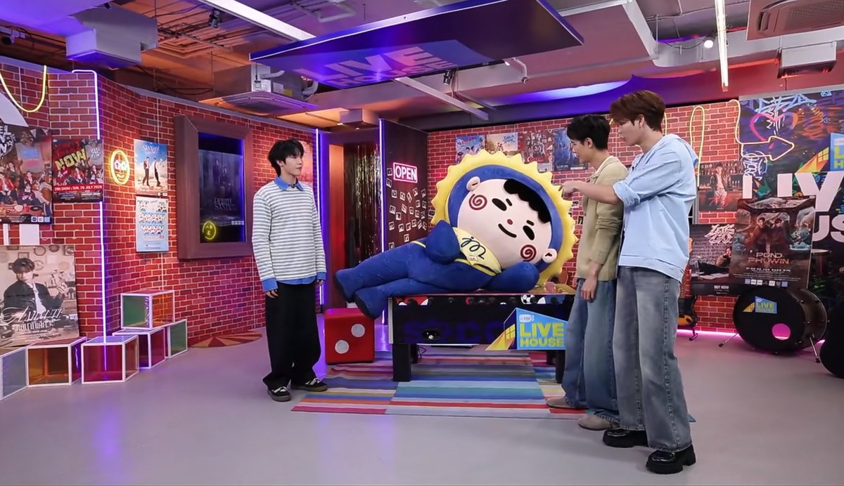BobbleJW's tweet photo. โคตรจะเหมือนแด๊ดอ่ะโม่

JUMARKMOPAUL FAMILY LIVE
#GMMTVLiveHouse https://t.co/vzaUUiQuqJ