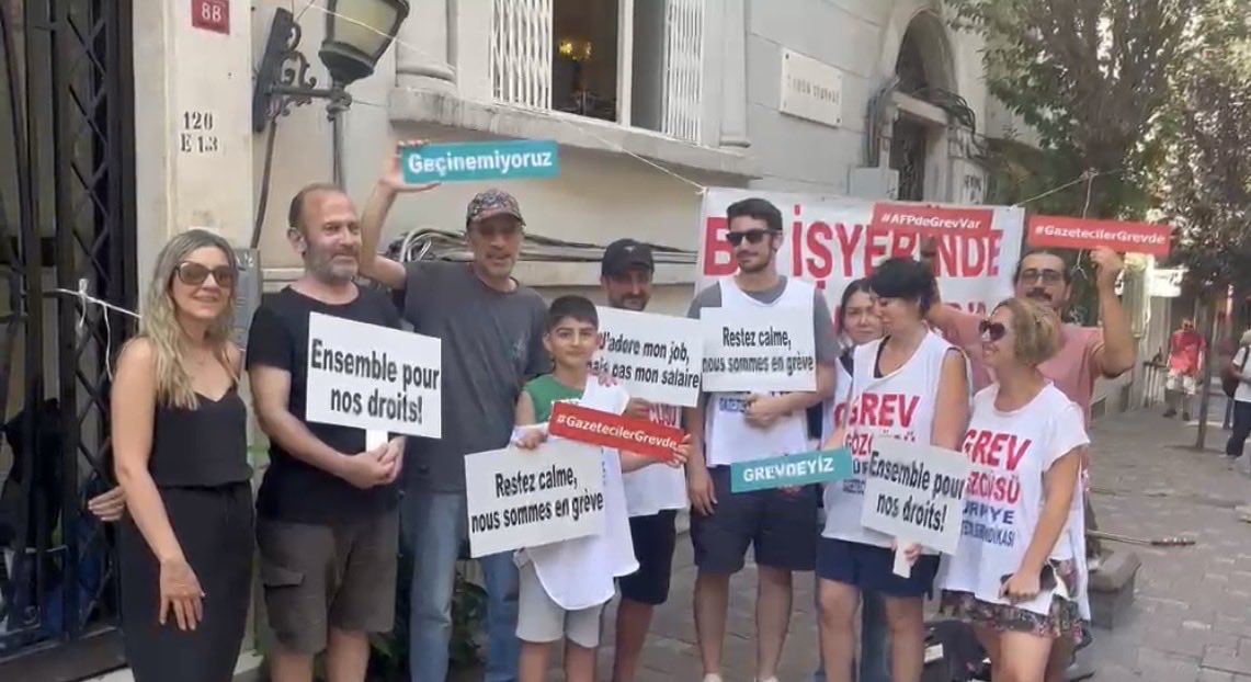 TGS_org_tr's tweet photo. 📢 Grevde 4. Gün

📌 Sabah-ATV grevcisi meslektaşlarımıza,

📌 Boğaziçi Üniversitesi öğrencilerine,

📌 İDP üyelerine,

📌 EMEP Genel Başkanı Seyit Aslan ve parti üyelerine,

📌 Ağaç AŞ direnişçisi işçilere,

teşekkür ediyoruz. 

Birlikte güçlüyüz!

#AFPdeGrevVar  
#Grève https://t.co/sLVpIArcJC