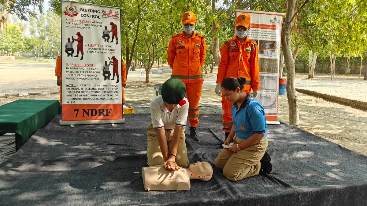 07NDRF's tweet photo. #Team7NDRF conducted Disaster Management Training Programme for NCC Cadets at Malout(PB). The programme covered disaster preparedness, first aid &amp; life-saving skills to enhance emergency response capabilities. 

@NDRFHQ @ANI @ndmaindia @HMOIndia https://t.co/3RmUZOGXo1