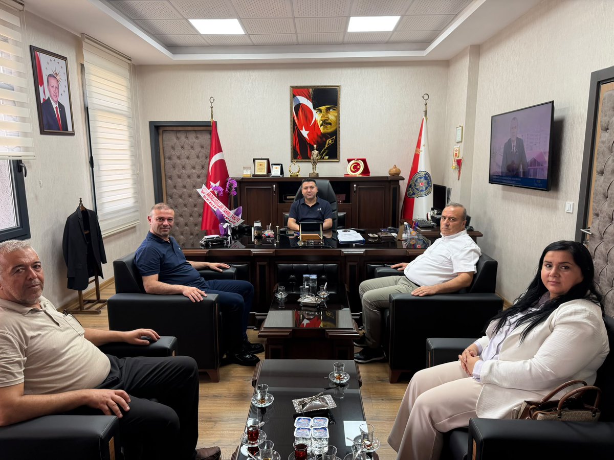 AKPartiPayas31's tweet photo. İlçemizin Huzur ve Güvenliği Adına Yürüteceği Çalışmalarında Kolaylıklar ve Muvaffakiyetler Diliyor,Nazik Misafirperverlikleri İçin Teşekkür Ediyorum. 

Osman TOPUZ 
AK Parti Payas İlçe Başkanı 

#akparti #rte #reis #rterdoğan https://t.co/1edoBqSaRh