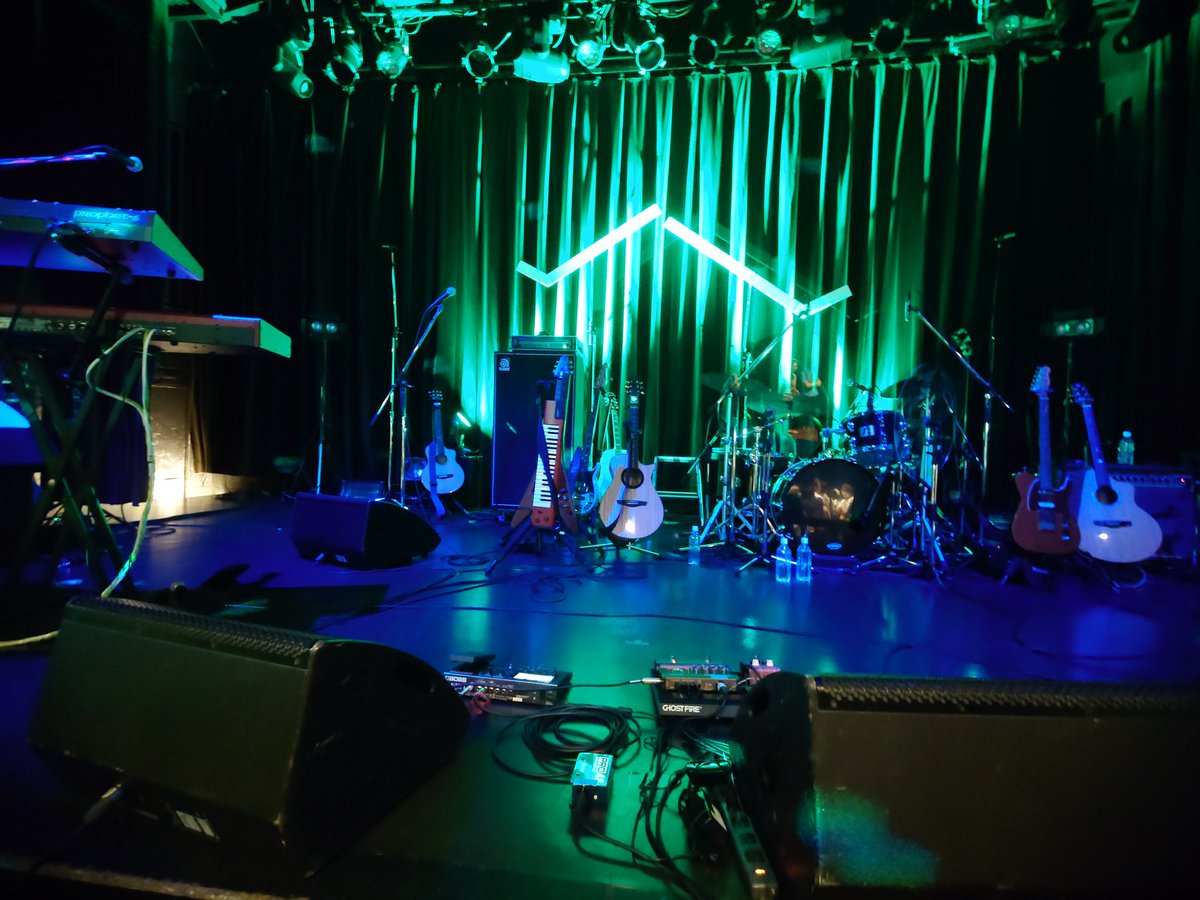 _fjno's tweet photo. スーパー登山部のライブ最高すぎた。
これ本当に度肝を抜かれるくらいうっとりする。声と楽器の音色…素晴らしい空間だった
聞いたことない人がいたら一度聞いてほしい
 #スーパー登山部 https://t.co/yxOwxUuAnD