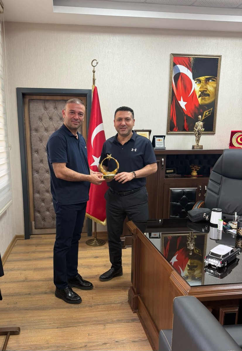 AKPartiPayas31's tweet photo. İlçemizin Huzur ve Güvenliği Adına Yürüteceği Çalışmalarında Kolaylıklar ve Muvaffakiyetler Diliyor,Nazik Misafirperverlikleri İçin Teşekkür Ediyorum. 

Osman TOPUZ 
AK Parti Payas İlçe Başkanı 

#akparti #rte #reis #rterdoğan https://t.co/1edoBqSaRh