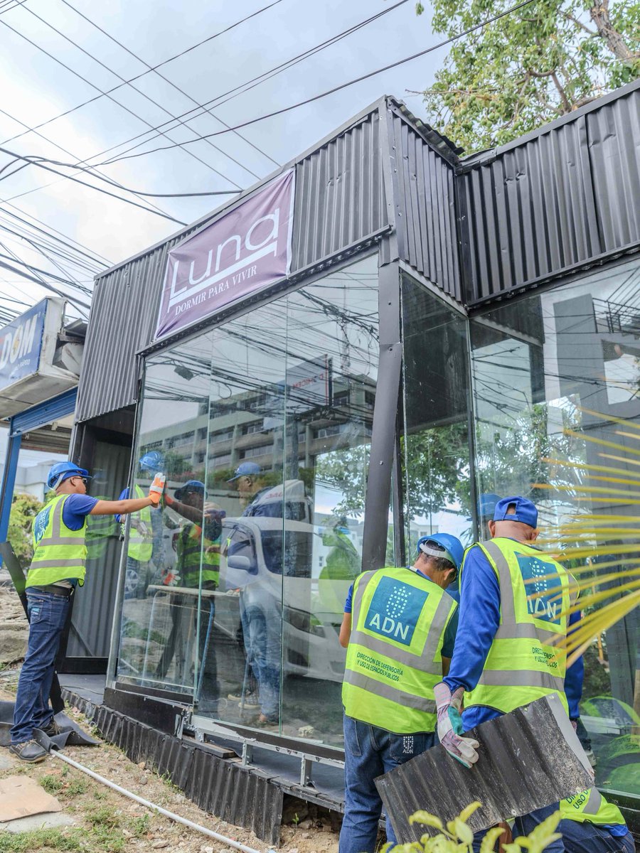 AlcaldiaDN's tweet photo. 🚧🌿 ¡Con visión, orden y firmeza seguimos trabajando por una ciudad más organizada! Continuamos con los operativos de fiscalización y recuperación de espacios públicos. En esta ocasión, intervenimos un área verde residencial en el sector Mata Hambre. https://t.co/Dt44RL1jux