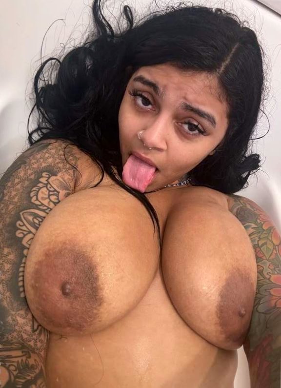 kinkykimberlyxx's tweet photo. Real Boob Lovers Appreciate Big Brown Areolas https://t.co/y7eNCt3kkU