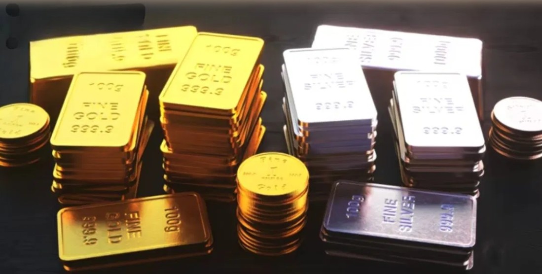 Anirudh_Astro's tweet photo. As per stars, from August 2026 to July 2027 gold and silver market will face downfall. https://t.co/Cw7YLgFzjC