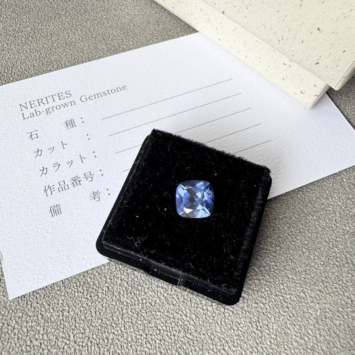 shikihyo_lab's tweet photo. リングにのせてみたり、ほかのブルーと並べてみたり。💙
ブルー系って、やっぱり魅力的ですね〜
夏を感じる色。🫧✨

こちらは一点物のラボグロウン宝石です。

#ラボグロウン宝石 #ルース #カラーストーン #ブルー系宝石 #宝石好き https://t.co/rqR2j7dgpR