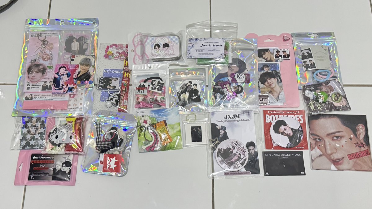 markonlee02's tweet photo. thank u gais yg udah ksh freebies jg buat akuu.. maff beberapa ga tag karena gatau akunnya yg mana 😭🙏🏻 sampai ketemu di kondangan nct berikutnya 💕

@psttjenow @jwi_08 @zahraasyifa693 @fullwithhae @dissunflows @sakyung21 @sunfielynn @Yutawife1426 @minfaan @Viraschoi @nunanineo https://t.co/BrOZXK136Z