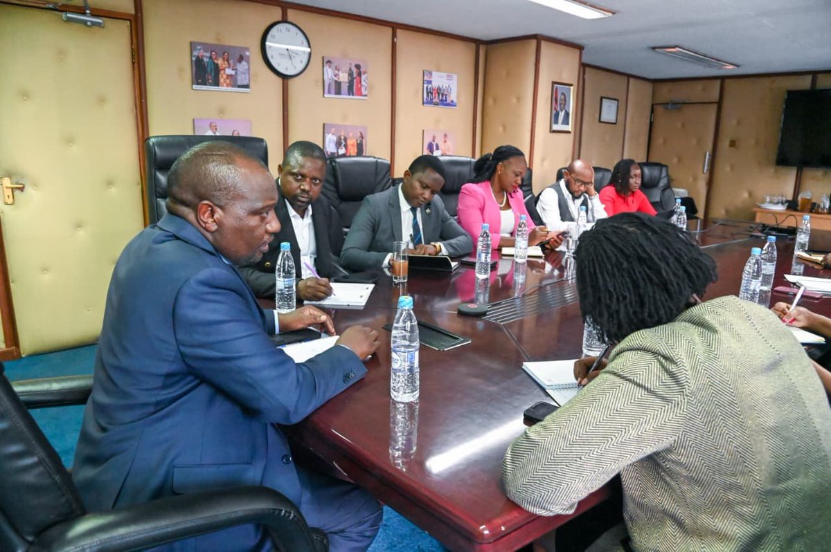 KenyaEditors's tweet photo. The Kenya Editors Guild and the Media Council of Kenya met to discuss  the implementation of an MoU between the two institutions .
Discussions revolved around;
✅Devolving KEG services/offices to the regions.
 ✅Exploring the possibility of establishing a welfare scheme for journalists and editors through partnership with institutions such as  Retirement Benefits Authority @RBAKenya.
✅Collaboration on this year's Annual Editors Convention.