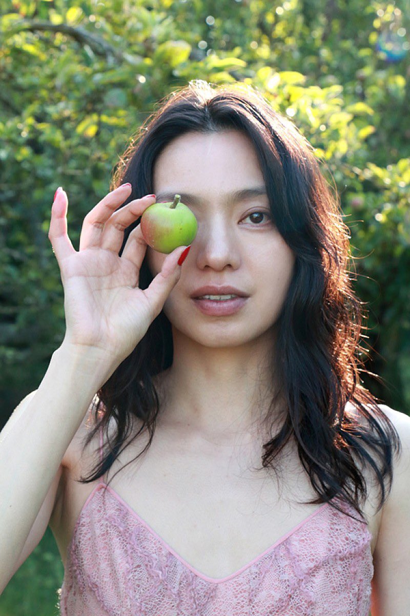 oioioinandedayo's tweet photo. 引用とかで出されてるヘルシーカリカリ、絶妙にちょっと違うの多くないか 私のイメージだと市川実日子とかCoccoとか小松菜奈なんだけど このタイプの人のキャミ姿は本当オシャレでかっこいいなと思うしヘルシーさも感じる https://t.co/pjiT8PPslz