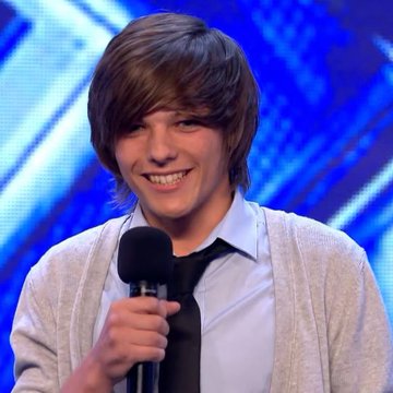 GVFCaleidoscope's tweet photo. Dear Louis,

Tonight, as I watched you standing in the middle of Madison Square Garden, I couldn't stop thinking about an eighteen year old boy.

A boy with long hair covering half his face, holding a microphone with nervous hands, walking onto a stage hoping that someone, somewhere, would believe in him.

I wonder if he could have imagined any of this.
I wonder if he could have seen everything life was about to place in his path.
The unimaginable highs. The biggest band in the world. The arenas. The stadiums.

Millions of people singing songs that hadn't even been written yet. But I also wonder if he could have endured knowing everything that would come after.

Because your story didn't become extraordinary simply because of success.
It became extraordinary because of everything you survived.

The uncertainty. The silence after the noise.
The pressure of having to begin again. The constant comparisons.

The feeling of having to prove yourself over and over, as if everything you had already accomplished somehow wasn't enough.
The losses that no one should have to carry.
The moments that changed you forever.

And yet... You kept walking.
Not because the road became easier.
But because giving up was never who you were.
You chose to believe in your music.
You chose to believe in yourself.

And somehow, even when life became unbearably heavy, you still found the strength to step onto another stage, to smile at another crowd, to write another song.
That's courage. Real courage. 
Years ago, you walked into Madison Square Garden surrounded by four boys who became your brothers. You were all living a dream that felt almost impossible to explain. Your families were there. The world seemed to be opening its doors all at once.

Last night, you walked back into that same building. This time, your brothers weren't standing beside you.

Life had changed. You had changed.
But something beautiful hadn't. That same humility. That same gratitude.
That same boy who still looks around an arena as if he can't quite believe people came to see him.

When you stopped for a moment and simply looked around, I don't think you realized what we were seeing. We weren't just looking at a sold out Madison Square Garden. We were looking at sixteen years of perseverance standing under one spotlight. We were looking at every obstacle you refused to let define you.

Every door that closed only for you to find another one. Every time people underestimated you. Every time you quietly answered with your work instead of your words.

You have never needed to be the loudest person in the room. Your resilience has always spoken for you. And maybe that's why this night felt different.

Because Madison Square Garden wasn't simply another venue.
It wasn't another date on a tour.
It was life looking back at that eighteen year old boy and whispering,
"You made it again."
Not because history repeated itself.
But because this time, every single step was yours. Built with your songs.
Your voice.
Your honesty.
Your fans.
Your heart.

I hope, just for a second, you allowed yourself to feel proud.
Not proud because of a sold out arena.
Not because of headlines.
Not because of numbers.
But because you never let life convince you to stop believing in that boy with the microphone.

You protected his dream. You carried it through every storm.
And last night, you brought him back to Madison Square Garden.
There is something you ask almost every night.
"How did we get here?" Maybe this is the answer.
You never stopped choosing us.
And we never stopped choosing you.
You believed that your music could still find us.

And we believed that your heart would always find its way back to the stage.
That's why this has never felt like your journey alone.

It has always felt like ours too.
You and us.
Us and you.
Side by side.

From that first audition... To The O2. To Madison Square Garden. To every city still waiting for you.

Thank you for reminding us that dreams don't always happen quickly.
Sometimes they take the longest road.
Sometimes they ask everything of us before giving something back.
But when they're built with honesty, resilience and love... They never truly disappear. I'm so incredibly proud of you, Louis.
Not because you played Madison Square Garden.
But because after everything life asked of you...
you were still standing in the middle of that stage with the same grateful heart as the boy who first stepped onto The X Factor all those years ago.

Congratulations.
You didn't just make it.
You became the kind of artist that eighteen year old Louis would have dreamed of becoming. With all my love and admiration,
One of the thousands who will always walk beside you.

💙💚

#LouisTomlinson #MadisonSquareGarden #HDWGH #HowDidWeGetHere #SideBySide #TogetherTogether #DreamsDontExpire #ProudOfYouLouis #WeMadeItTogether