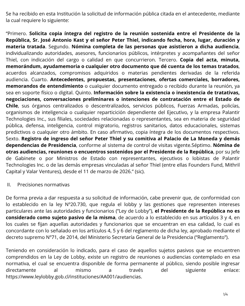 gonzalowinter's tweet photo. El plazo venció y la Presidencia de la República ha respondido a nuestra solicitud de transparencia sobre los detalles de la reunión entre José Antonio Kast y Peter Thiel.

La respuesta confirma que la reunión no fue solamente protocolar, hablaron sobre "oportunidades y desafíos que plantea el desarrollo de la inteligencia artificial en el contexto actual, así como sus potenciales implicancias para los Estados y el ejercicio de la función pública". Sin embargo, se niegan a informar quiénes participaron o si hubo documentos asociados.

La explicación es llamativa, dicen que no tienen los antecedentes, pero que si los tuvieran, no los entregarían por considerarlos reservados, dado que afectaría la seguridad de la Nación y el interés nacional.

Pero aquí hay una pregunta de fondo. Peter Thiel es uno de los empresarios más influyentes del mundo en tecnologías de vigilancia e inteligencia, a través de empresas que hacen negocios con Estados. Cuando quien conversa reservadamente con el Presidente tiene ese poder, esos intereses y esa visión del mundo, la transparencia deja de ser un detalle administrativo.

Por eso vamos a oficiar a todos los ministerios y organismos del Ejecutivo para conocer si sostuvieron reuniones con Peter Thiel o con representantes de sus empresas.