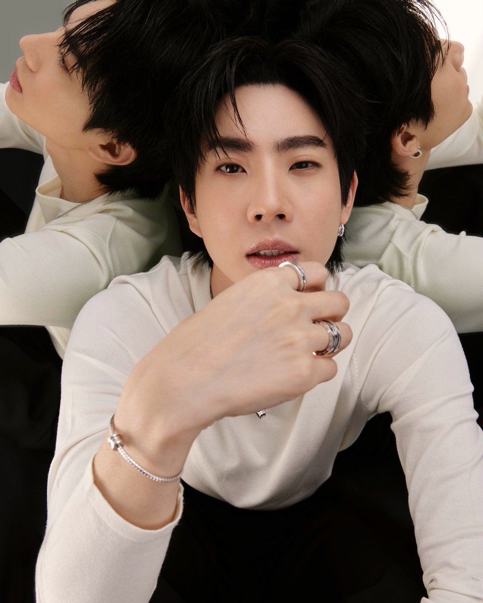 hisoparty's tweet photo. คุณออฟ - จุมพล ร่วมถ่ายทอดเอกลักษณ์ของหนึ่งในคอลเลกชันเครื่องประดับอันเป็นสัญลักษณ์ของเมซง

BVLGARI เปิดตัวแคมเปญล่าสุดของคอลเลกชันไอคอนิก ‘B.zero1’ ถ่ายทอดความงดงามของงานออกแบบร่วมสมัย ผ่านงานฝีมืออันประณีตและดีไซน์ที่สวมใส่ได้ในทุกวัน

สำหรับปี 2026 B.zero1 เปิดตัว 9 ดีไซน์ใหม่ พร้อมต่อยอดเอกลักษณ์ลายเกลียวอันโดดเด่นของคอลเลกชัน ผ่านเครื่องประดับหลากหลายรูปแบบ ทั้งกำไลข้อมือ จี้ และต่างหู ที่ผสานความร่วมสมัยเข้ากับมรดกแห่งการออกแบบอันยาวนานกว่า 25 ปี ของเมซงได้อย่างลงตัว

Credit: BVLGARI

#Bvlgari
#Bzero1
#HiSoParty
#OffJumpol