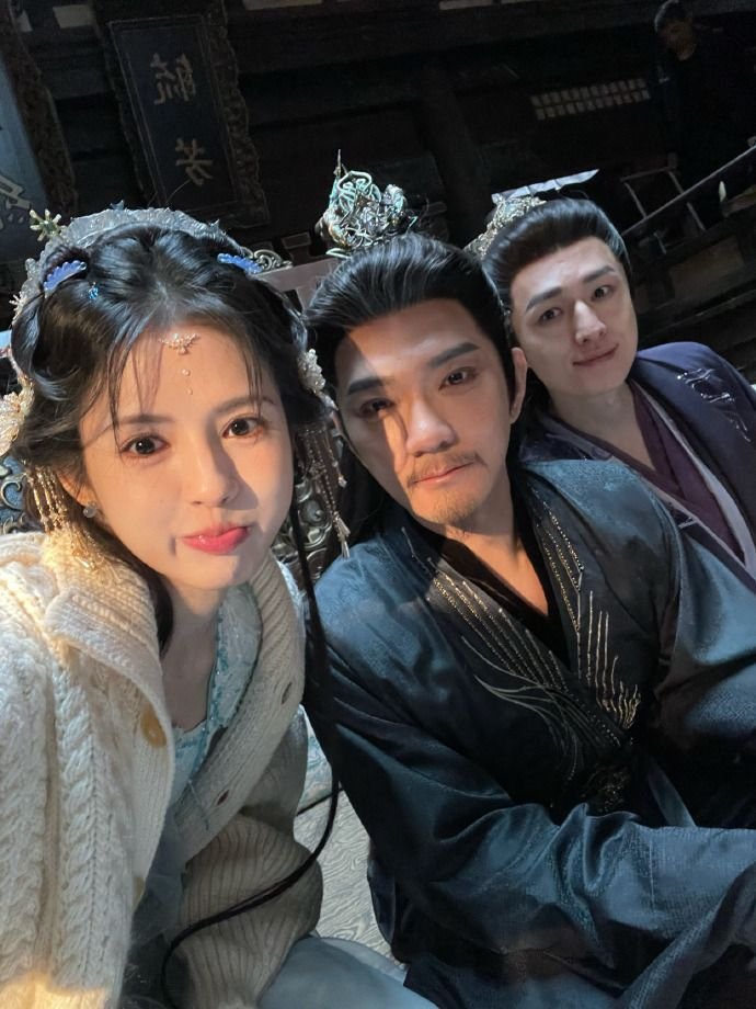 Bean_bat2's tweet photo. 부녀사이에낀함풍군... 함풍군넴 이 사진에서 되게 순수해보이심 https://t.co/MXOR7mR169