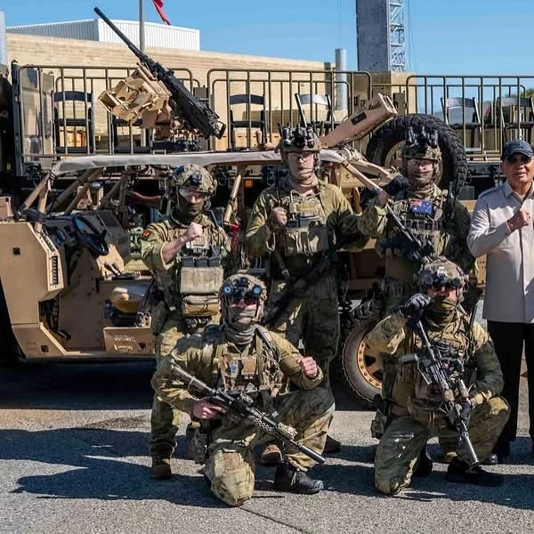 WarFlash_2630's tweet photo. 🇦🇺The SASR is Australia’s elite special forces unit, specializing in reconnaissance, counter-terrorism, and high-risk military operations. https://t.co/eXGCygCzIn