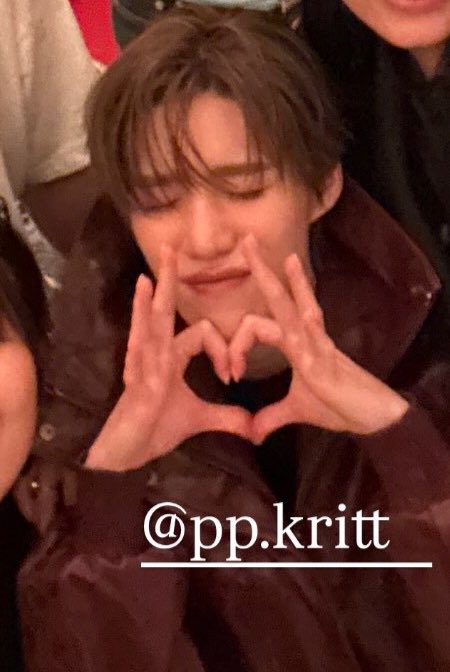 kkhunlu's tweet photo. ทำมือหัวใจได้สวยมากอะ https://t.co/h3tChHBUFV