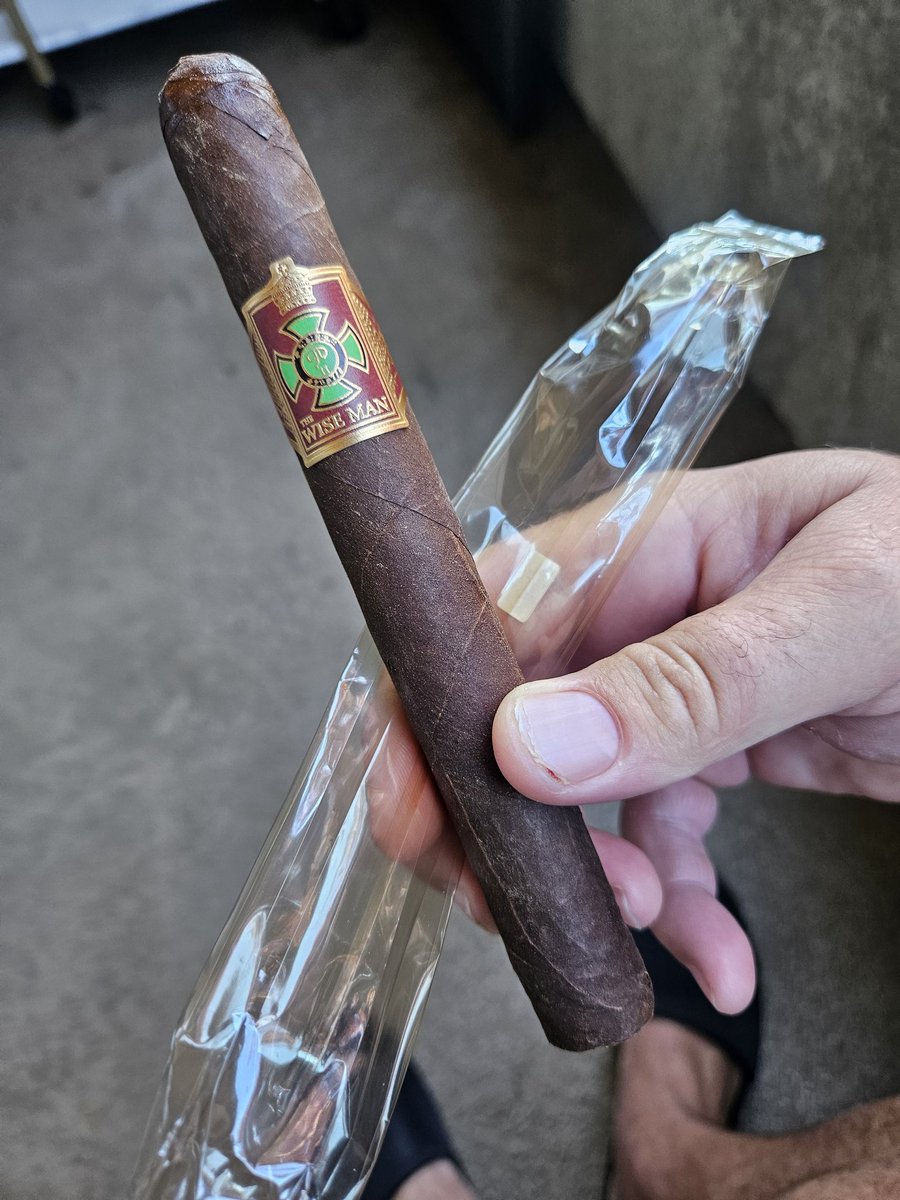 Jsanzone23's tweet photo. Gonna knock this Wise Man by @FoundationCigar out this morning cause I dont have sheeeeet to do today! #botl #cigar https://t.co/l9iX2NMt78