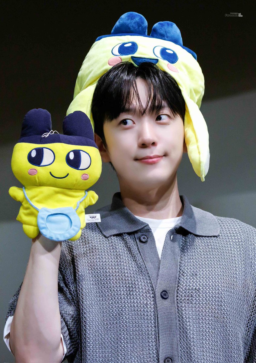retrimi710's tweet photo. 늘 잔잔한 미소를 띄고 빛나는 눈빛으로 노래하는 우리 막내 우리미🫶
태어나줘서, 노래해줘서 고마워
생일 축하하고 늘 행복하길🩷
#여름보다_눈부신_우림이_생일
#Happy_Woorim_Day https://t.co/cBgyPXEdy7