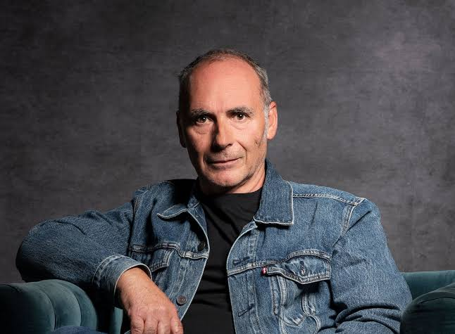 DissenyCV's tweet photo. Tomás Gorria @tgorria entrevista a Olivier Gourvat, creador de Calenza, tipografía inspirada en las placas de las calles de Valencia.
https://t.co/6vNKTvmEZe
#diseno #tipografia #Valencia https://t.co/DvH1Eag5S2
