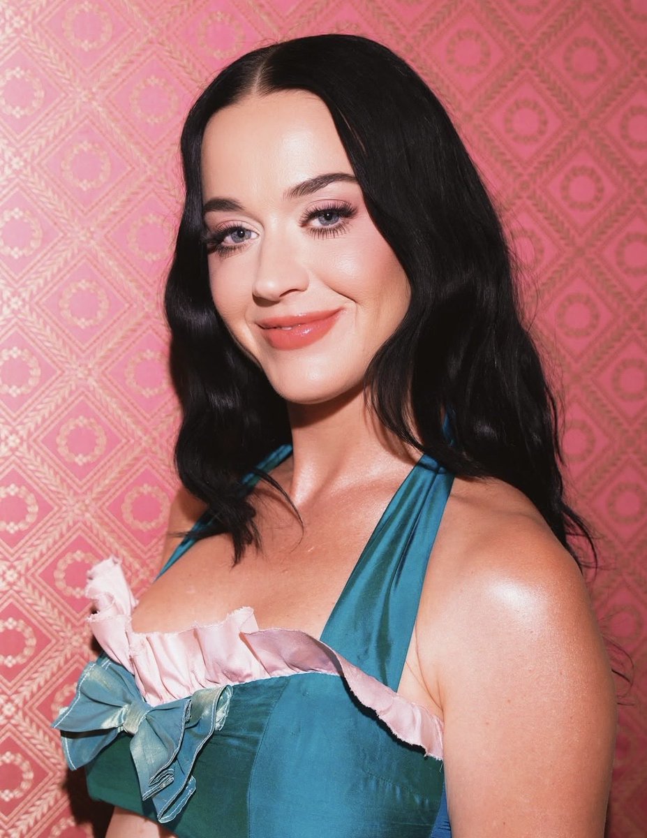 katieannhn's tweet photo. my girl is actually glowing I’m so happy that she’s happy 😭💝 https://t.co/LK1211xdWT