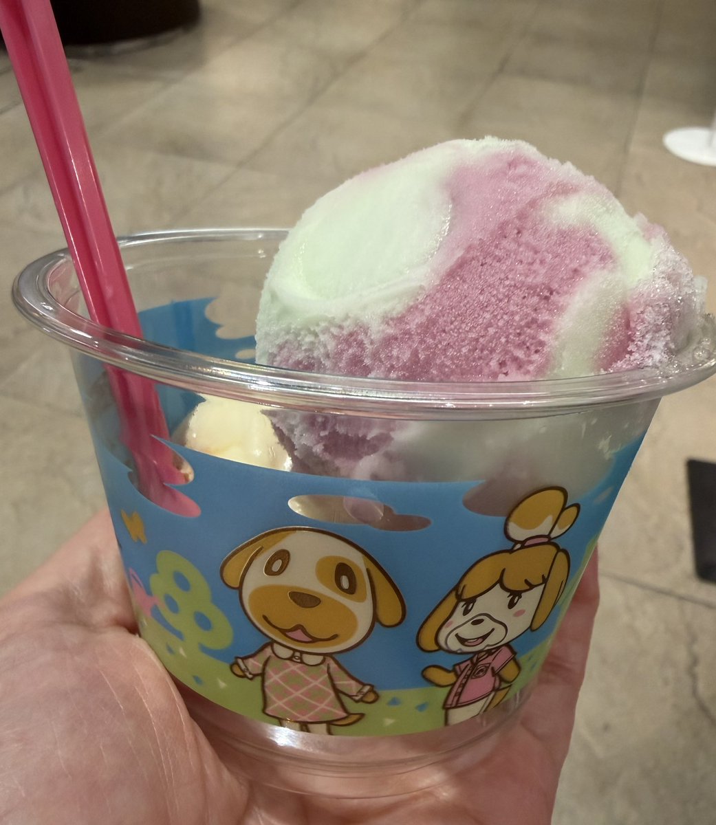 ecya3's tweet photo. ポケGOの合間にサーティワンのどうぶつの森アイス食べてきた〜！
アイスを好きな住民にするか食べたい味にするかでかなり悩みましたが…
みすず（マスカットバスケット）とキャラメル（キャラメルリボン）にしたよ！
カップもかわいいね♪ https://t.co/5XY1Vcx7l1