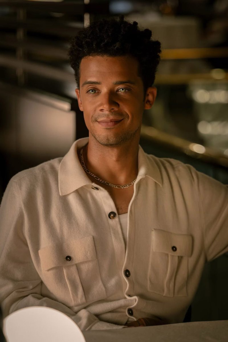 ImmortalFanpire's tweet photo. Who would have thought that a boy born in Bristol England, mixed race black kid, would be the perfect reincarnation of thee VAMPIRE, Louis de Pointe du Lac 🙂‍↕️ https://t.co/zXXAf6HCpy