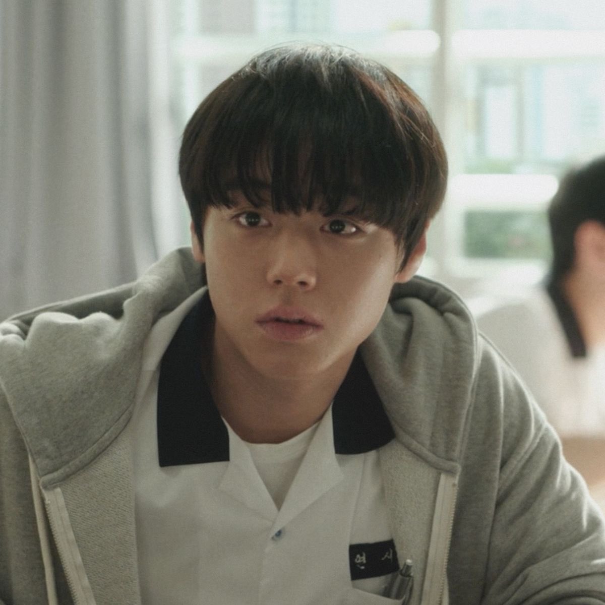 uhluvyusa's tweet photo. #연시은유사

오랜만에 데이트하려고 꾸몄는데 비와서.. 
시은이 집에서 집데이트 할 듯 들어가자마자 당연한듯이 연시은 ��옷 꺼내입으면 유사���고 좀 벙쪄있다가 옆머리 하나 안내고 똥머리보고 또 입꼬리 올라갈듯 .. 첫데이트 할때보다 가까워진게 느껴져서// https://t.co/bhsvBBxU9Z