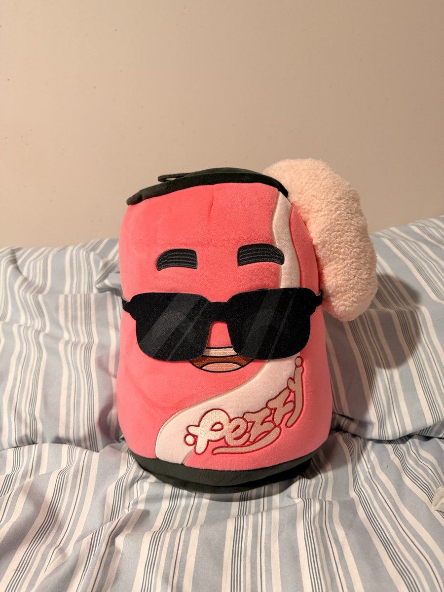 tj9401's tweet photo. @Pezzy__ @youtooz The original plush needs the big twin, please I want it. Either way I’m grabbing it if I don’t win the giveaway https://t.co/jU0MlxynVw