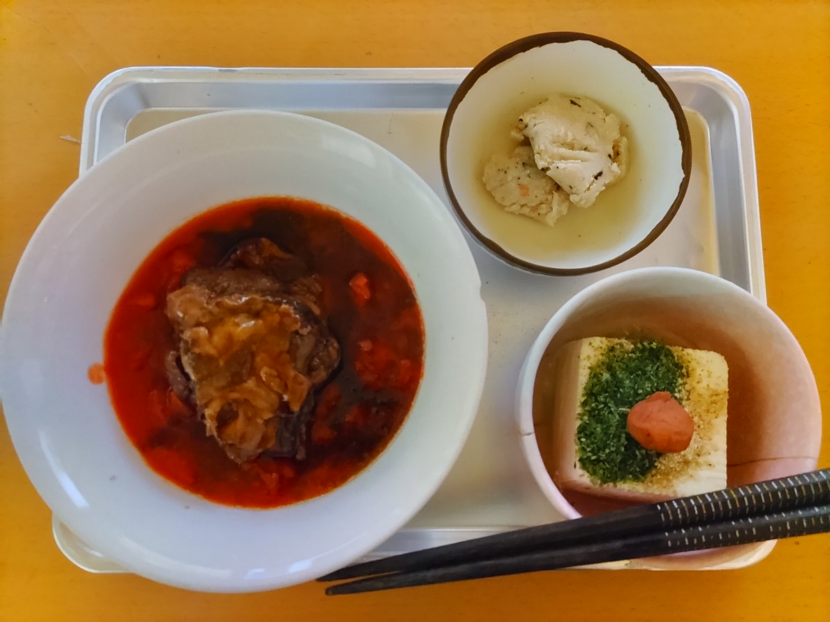 thechikoboll's tweet photo. 7月9日よるごはん
・角煮トマト
・あおさ梅酢奴
・卯の花

お肉っておいしいですね。

#おうちごはん
#煮豚 #トマト缶
#独り暮らし https://t.co/2pnBxUq9YU
