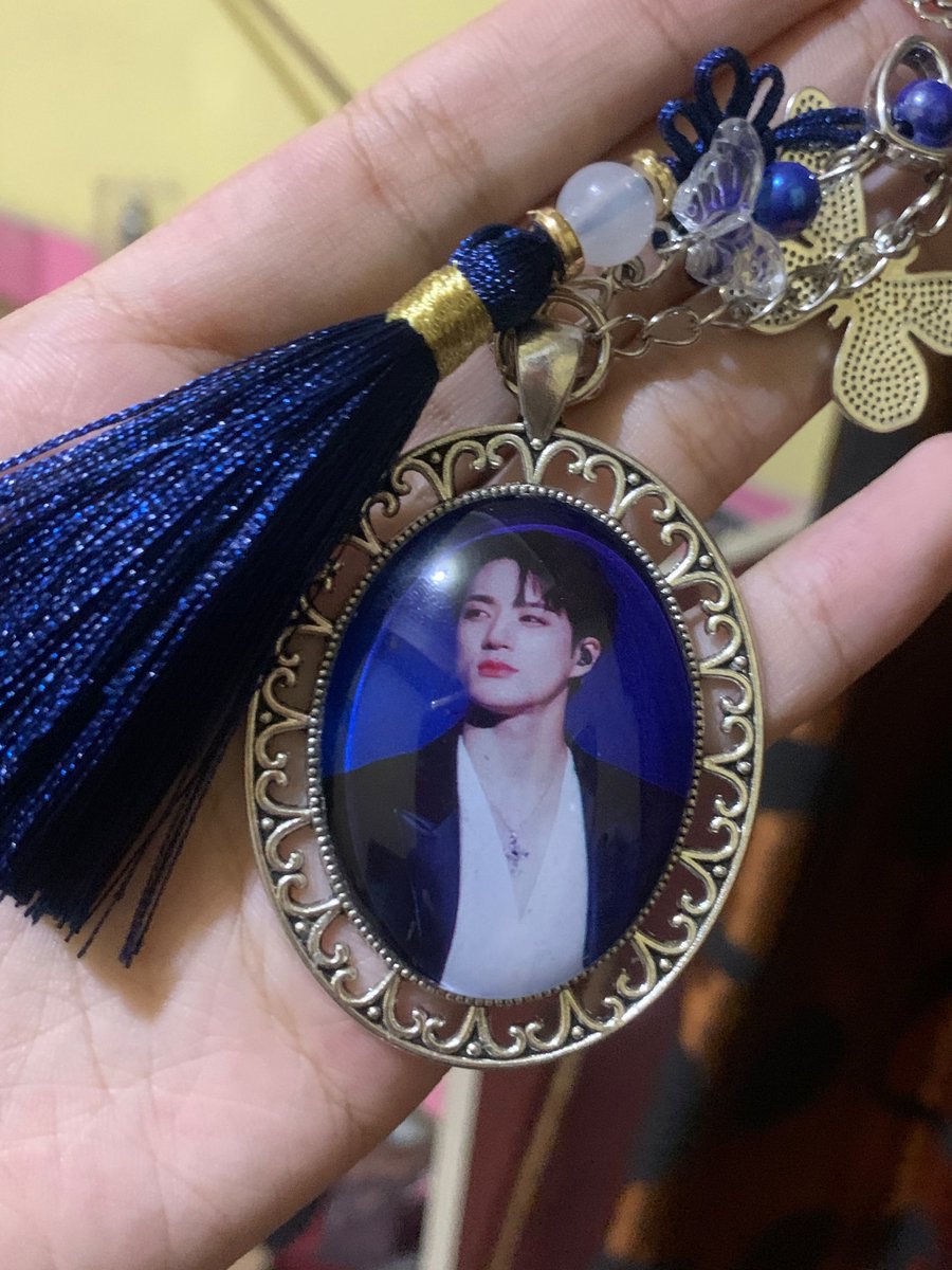 sforsnoo's tweet photo. Plz ini cantik banget pas tadi unboxing aku nggak berenti ngomong "cantik banget" ril amaze ak 😭😭 tengkyuww kaa 💙💙 https://t.co/rJA4kvepjb