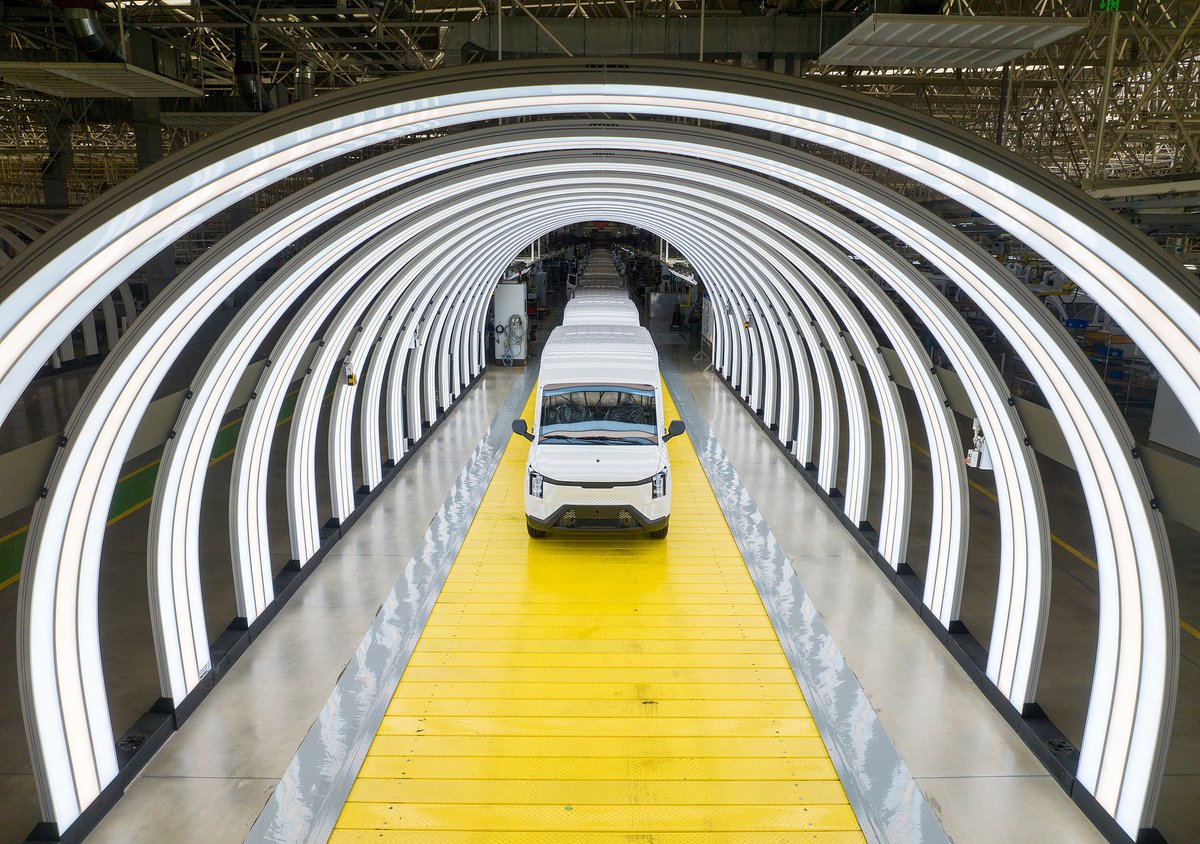 XisMoments's tweet photo. China's new energy vehicle sector reported continued growth in the first half of 2026, with output and sales both exceeding 7 million units during the period.
#ChinaData #GreenChina #NEV https://t.co/0DVKx67j6f