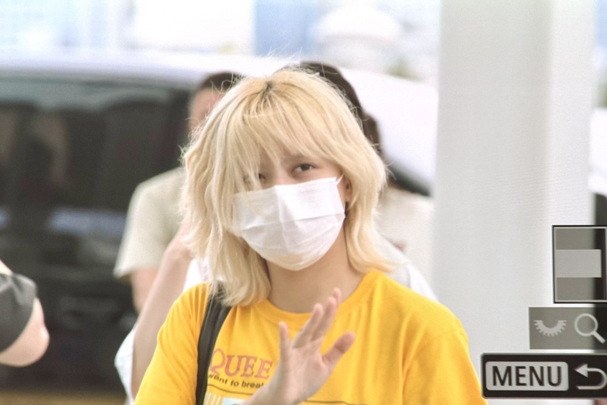 meepminjeong's tweet photo. HELLO YELLOW DANDELION CRAYON FLUFFY HAIRED LILY https://t.co/oQic4dgu6N