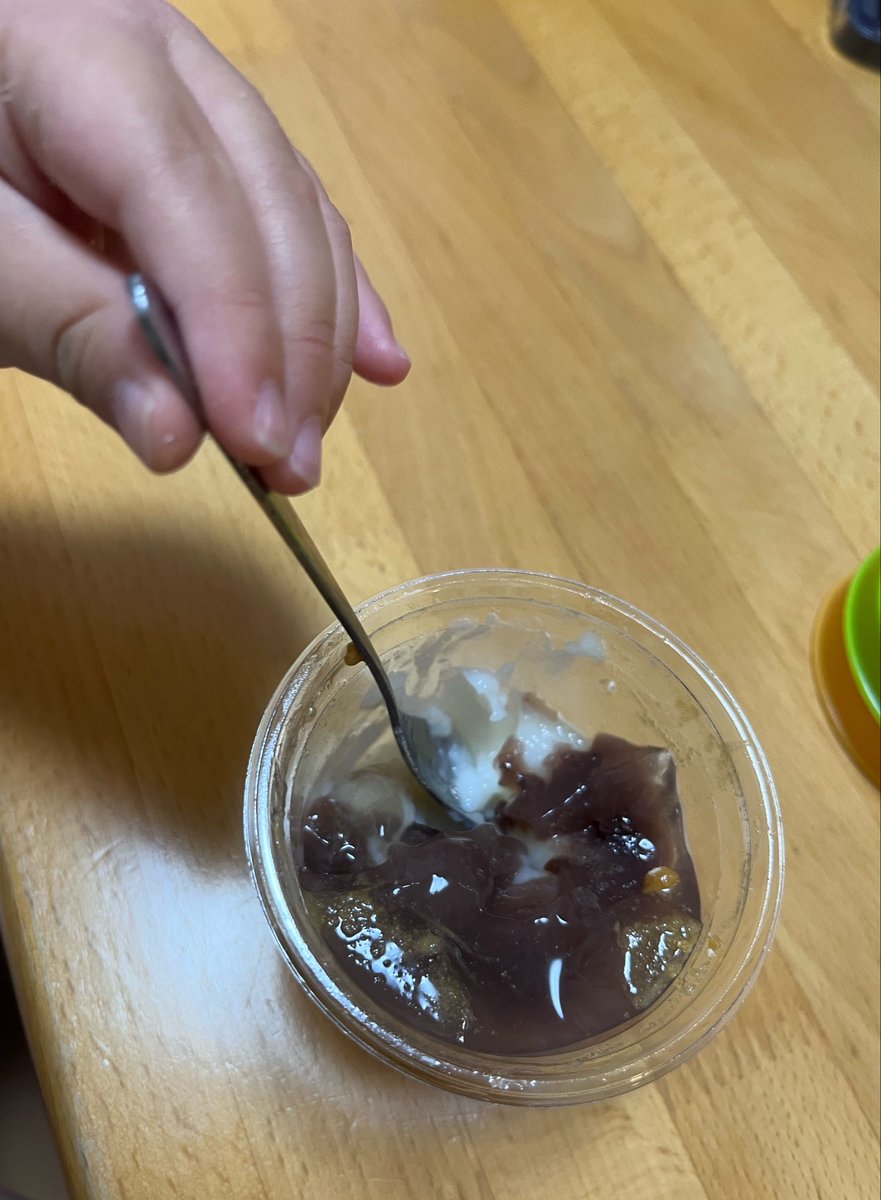 maimoe4's tweet photo. #丸亀うどんプリン

お店でうどん食べた後、あんみつ風ときなこをテイクアウトした！
子供があんこ、うんまー！って言いながら食べてた🤣 https://t.co/9WKQv1exHk