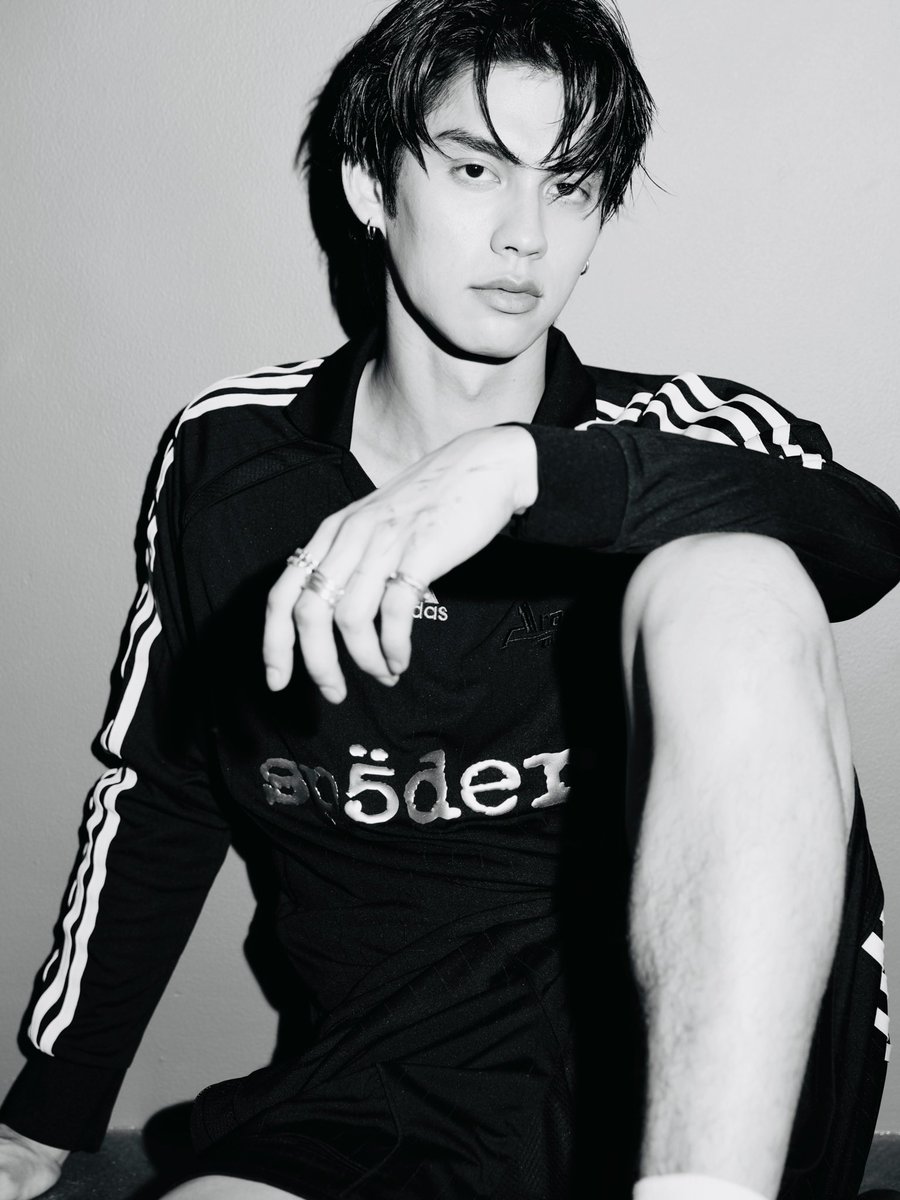 Malaengporr's tweet photo. หล่อว่ะ โคตรดิบ😭🫠🖤
@bbrightvc #bbrightvc 
#Adidasxbright https://t.co/mj8R4y9a4M