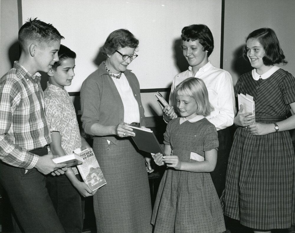 ConcordNHLib's tweet photo. It’s not too late to sign up for summer reading! These kids from circa 1950 are collecting their prizes after completing their challenge. What books are you enjoying this summer? 

Check out this and more at CPL Digital Collections, link in bio! https://t.co/1TyggXah4c