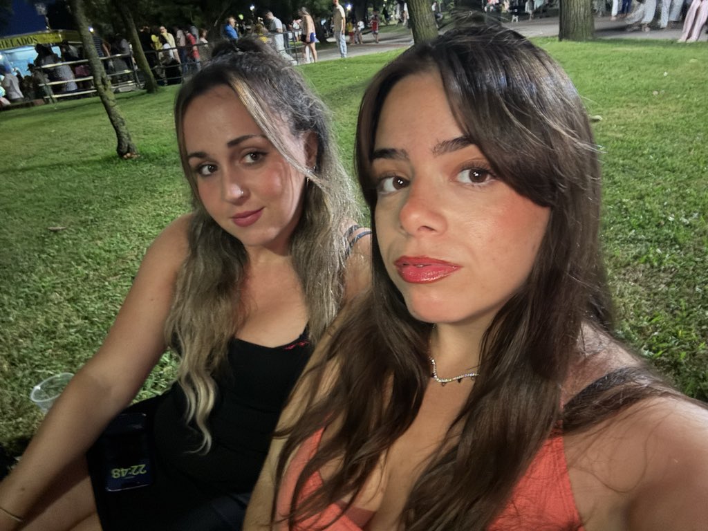 Brunnetegnz's tweet photo. Ayer mi amiga y yo nos gastamos 20 euros en la comida de ayer ¿qué pelele nos lo reembolsa? Sumiso financiero https://t.co/5eGYFKdQIi