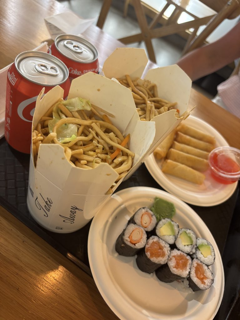 Brunnetegnz's tweet photo. Ayer mi amiga y yo nos gastamos 20 euros en la comida de ayer ¿qué pelele nos lo reembolsa? Sumiso financiero https://t.co/5eGYFKdQIi