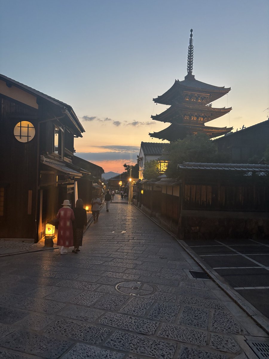 AguideMonsieur's tweet photo. Kyoto ce soir 🇯🇵 https://t.co/HOHgNk1Dbn