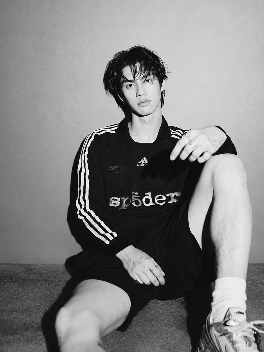Auntiemanee1's tweet photo. น้องตุ๊กตากระเบื้องเคลือบ👶✨
Bright Vachirawit 
#adidasxbright 
#bbright @bbrightvc 
#adidas #adidasthailand https://t.co/YyWjZdGTcT