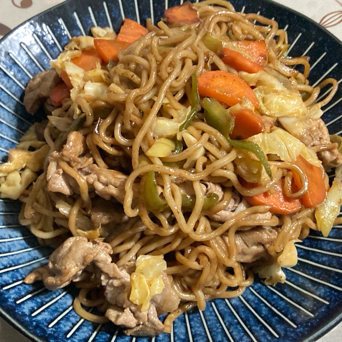 imprezaryou's tweet photo. 今日の晩飯、
ソース焼きそば。オイスターソースとウスターソースの味付け。仕上げにカレー粉を入れるつもりで忘れた。
#おうちごはん https://t.co/IwufN106XN