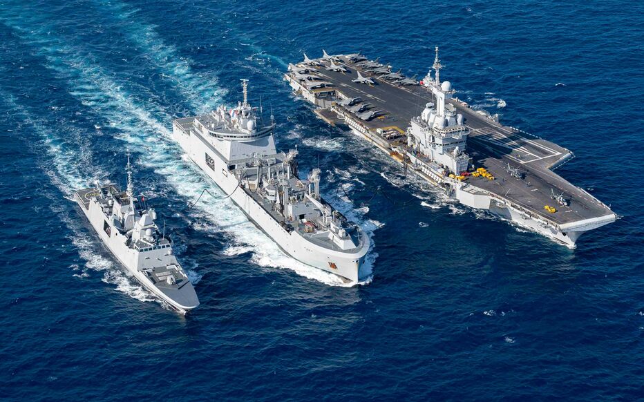 Un_Bon_Mot's tweet photo. @le_Parisien Oui oui, bouge pas, il arrive en bateau là. 😏 https://t.co/kLhwEz8Rk9