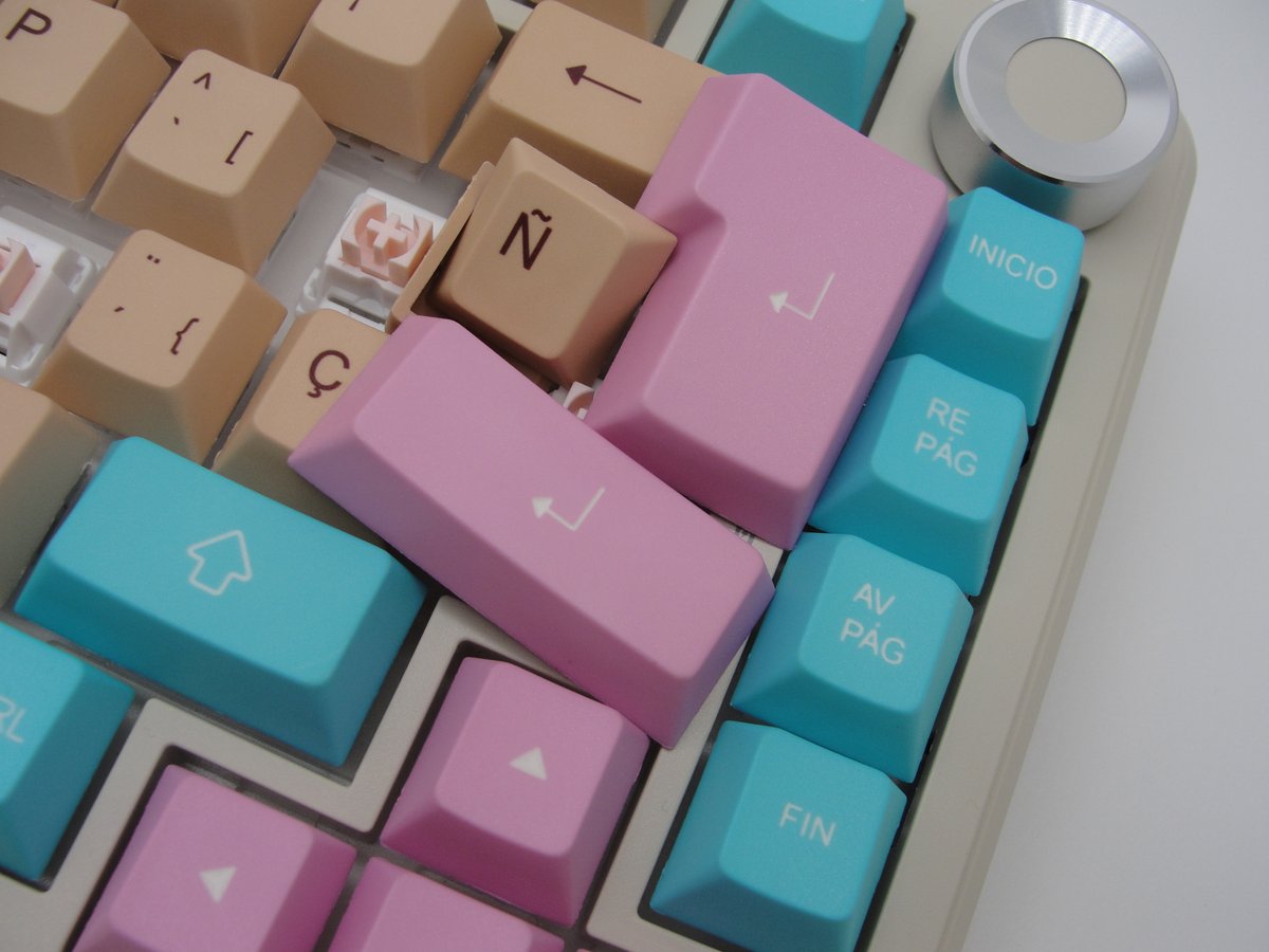 kbd_mania's tweet photo. El secreto para personalizar tu teclado mecánico sin romperte la cabeza.

• ¿Estás cansado de buscar keycaps en español y que no sean compatibles con tu teclado
• Diseñadas en España para que la Ñ tenga protagonismo tanto en un teclado ISO o ANSI.

https://t.co/NQWeGMZ5Co https://t.co/SRlDNTjK0D