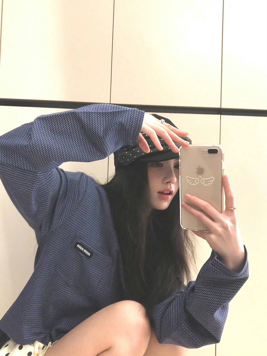 romervz's tweet photo. 260709 쥐징이 웨이보

🪽

#쥐징이 #鞠婧祎 #JuJingYi https://t.co/wTIVoNT7XQ
