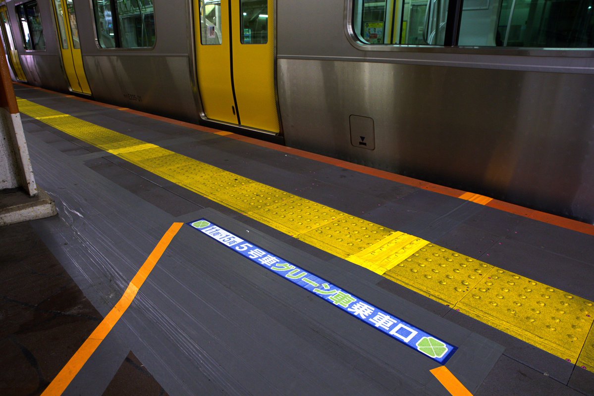 sobu_cargo's tweet photo. グリーン券をお買い求めいただいてもこの電車にはグリーン車が存在しませんのでご注意ください https://t.co/ZSB6meqkBX