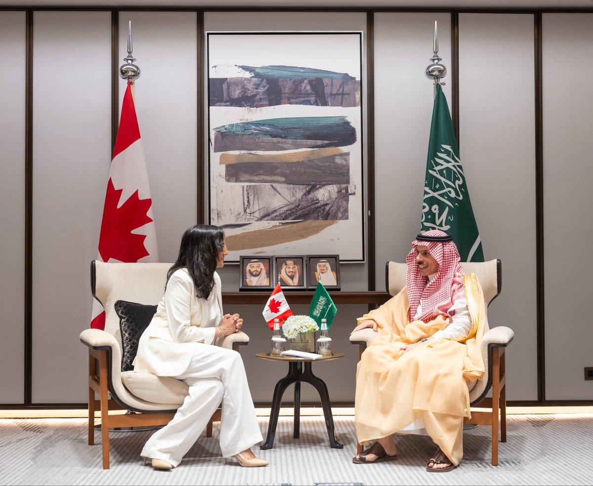 KSAmofaEN's tweet photo. #Jeddah | Foreign Minister HH Prince @FaisalbinFarhan met with Foreign Minister of Canada @AnitaAnandMP. 🇸🇦🇨🇦 https://t.co/XEzt5EJYmQ