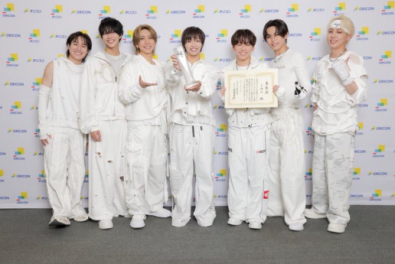 Hfthjiddrg's tweet photo. オリコン上半期新人ランキング1位おめでとう〜‼️
🩷💛💙🧡❤️💜💚

IMP.がずっと頑張ってたの知ってたからすっごく嬉しい😭
また夢がひとつ叶ったね‼️

この先もずっとずっと応援するから色んな1位取ってね‼️
#IMP. 
#MAGenter_IMP 
#INVADER_IMP https://t.co/4hDRe0FI2y
